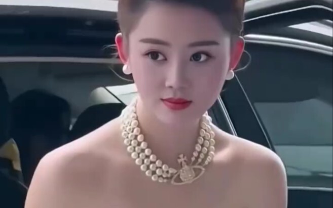 恒大歌舞团金花 钱香香，貌美如花，舞艺精秒，人称“白牡丹” "
