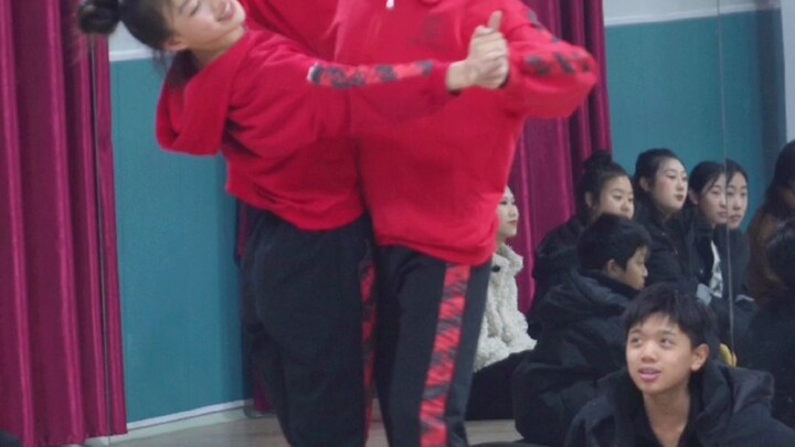 It's all about being handsome, it's time for the national standard students to perform #moderndance#
