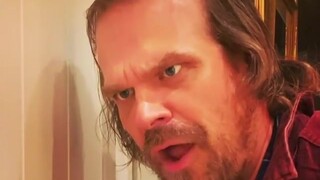 【中字】《怪奇物语》警长再现《闪灵》经典桥段