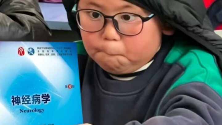 This little kid who looks just like Minions has been totally teased by college students!