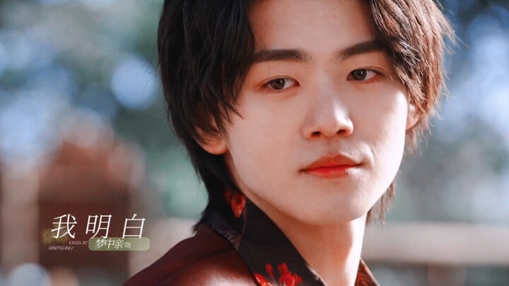 “漂亮小红和总在看他的小蓝”