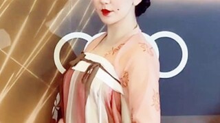 终于！！！终于有女明星汉服妆造走红毯了！也太绝了吧！！！