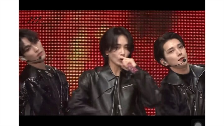 Seventeen’s AAA: Ki-seop goes live and proves it! Ki-seop teaches you how to be a better person.