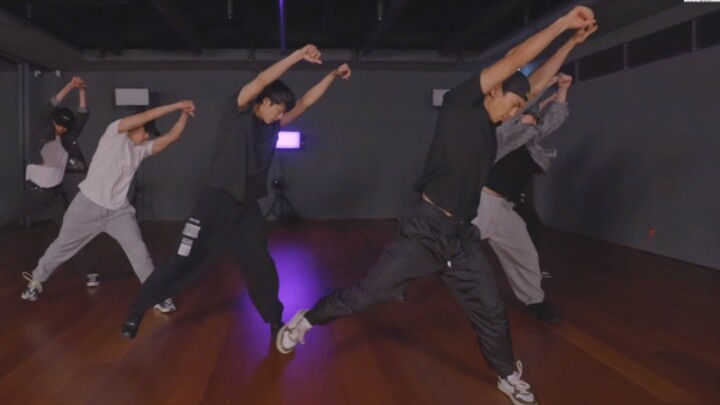 SHOWNU x HENRY 'Love Me A Little' Vlog-style Practice Room + THE UNSEEN ver.