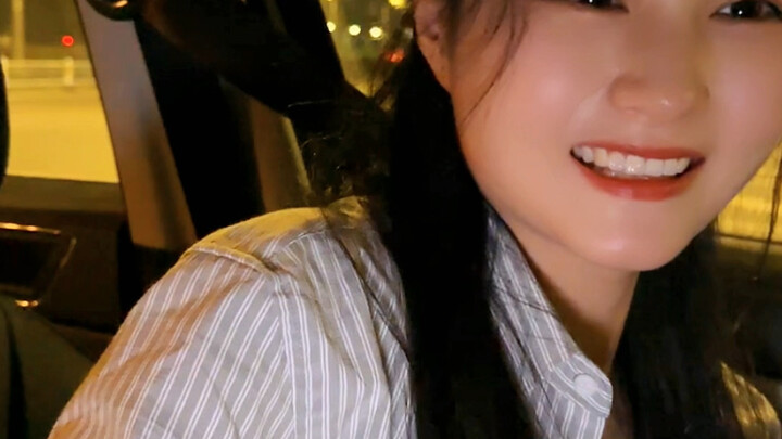 Bỗng dưng chẳng còn ham muốn gì nhiều nữa, chỉ cần một công việc ổn định và một người luôn dành trọn