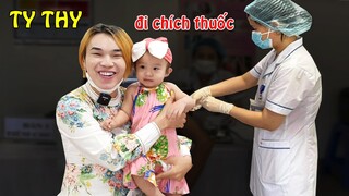 Ty Thy chở con gái đi bệnh viện chích ngừa - Ty Thy Vlog gỏi đu đủ