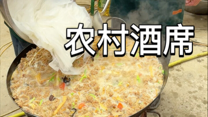 跟着村厨爸妈下乡做流水席是种什么体验，爸妈累得腰酸背痛，收获认可时脸上却洋溢着满足的笑容，这一天，充满了汗水与欢笑，也让我对乡村生活有了更深的热爱～