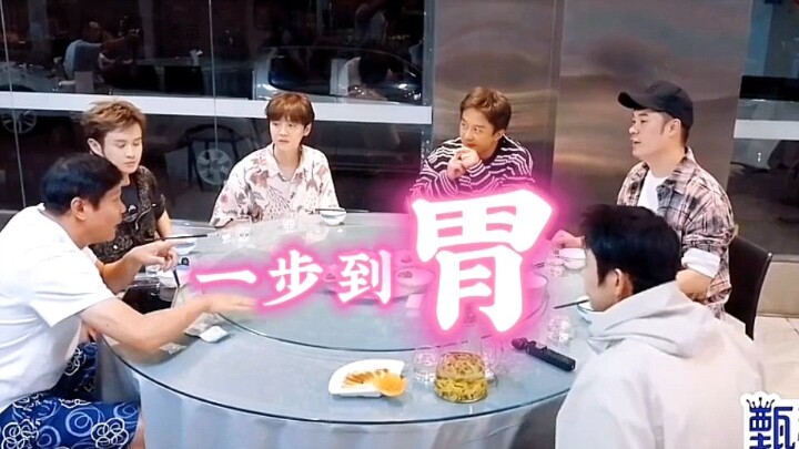 من يفهم هذا؟ ضحكتُ حتى كادت نفسي تطير وأنا أشاهده!