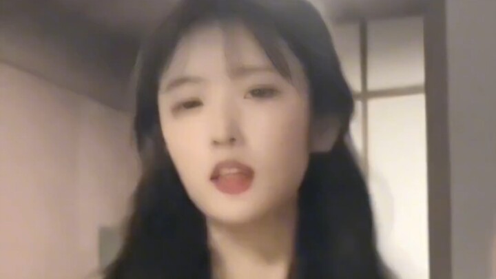 这么会跳舞的女孩子，说话一定很小声吧