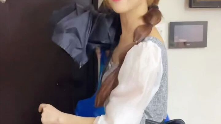 Someone’s clearly cut out for the farming biz—after all, raising pigs can make you rich! #BFFs