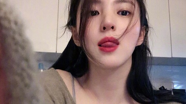 She looks like so many people, yet she’s even more beautiful and refined!!