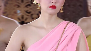 Although she is stupid and vicious, the young lady before she traveled through time was really beaut