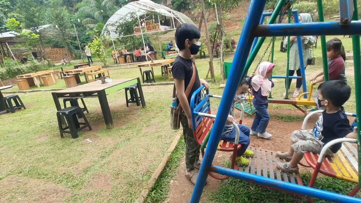 Resto & Cafe, Camping, Outbound, Urban Farming lengkap di Kampung Rimbun Tangerang Selatan