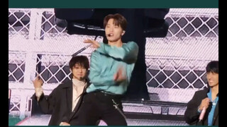 اليوم الثالث من SEVENTEEN CARATLAND دينو لاليسا
