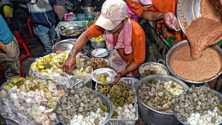 PALING RAME DI KOTA SOLO, WAJIB PAKAI NOMER ANTRIAN!!! SIOMAY DAN BATAGOR KANG PEYOK