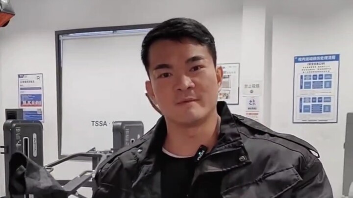 "أخلاق الأخ جانغ صلبة مثل عضلاته."