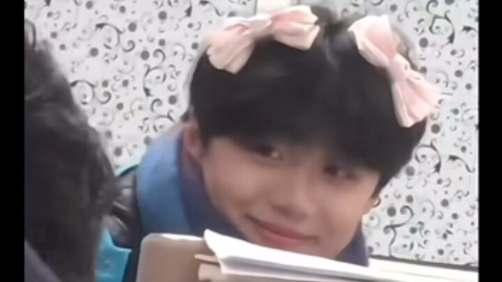 This adorable high school boy from China has gone viral overseas: Is this what it’s like when guys s