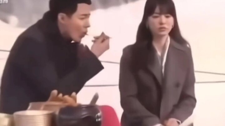 Song Hye Kyo: Tôi chỉ đóng vai bị mù chứ đâu có thật sự mù đâu!