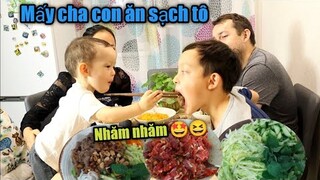 182🇺🇦 Ẩm Thực Việt Ngon Với Món Bún Bò Xào Thơm Ngon 🍓 Hai Cha Con Ăn Sạch Tô