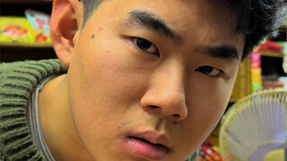 من يمشي باستمرار بجوار النهر، كيف لا تبتل حذاؤه!