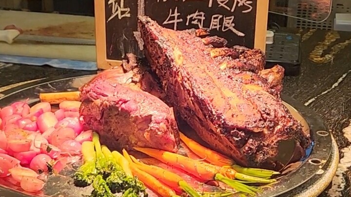Buffet khách sạn 5 sao giá 140 tệ, lần ăn uống mệt nhoài nhất từ trước đến nay