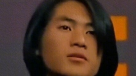 2000年，18岁的韩寒舌战群儒。