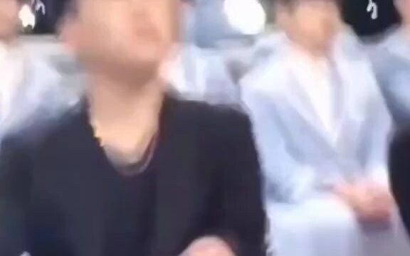 贝壳在闹 他在宠 他在笑_