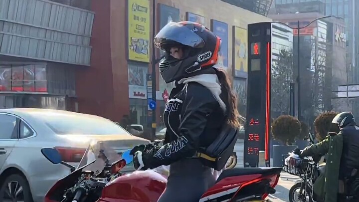 ทำไมผู้หญิงขี่จักรยานถึงชอบใส่กางเกงโยคะ?