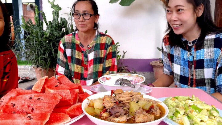 แกงอ่อมไก่มะเเฟง แตงโมหวานๆค่ะ วันนี้เก็บผักในบ้านพาทำเมนูแกงอ่อมไก่จ๊ะ