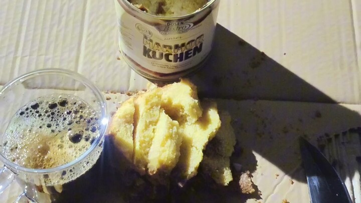 Post-Apocalyptic Cuisine: The 15-Year-Expiration Lucky Cake