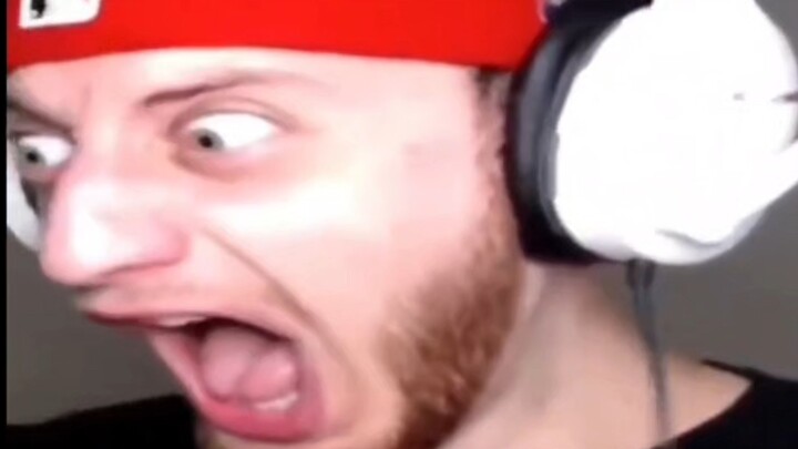 نقطة ضحكي في مكان غريب 16