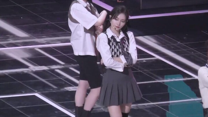 [Xu Jiaqi] Klik untuk melihat foto seragam ekor kuda ganda yang unik