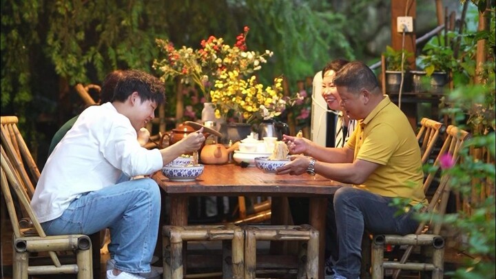 You can buy a bowl of mala tang for 30 yuan, but if you make it yourself, it’s enough to feed the wh