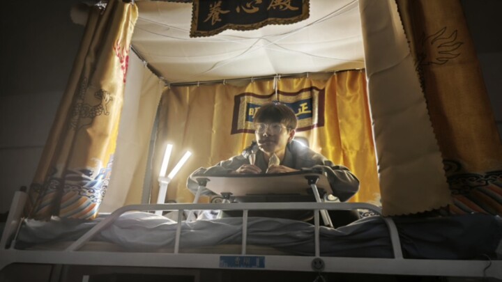 لم أشعر بالحزن لحظة واحدة بسبب إطفاء الأنوار في سكن العمال، بل هرعت فورًا إلى السكن هو—كواو هوانغ!