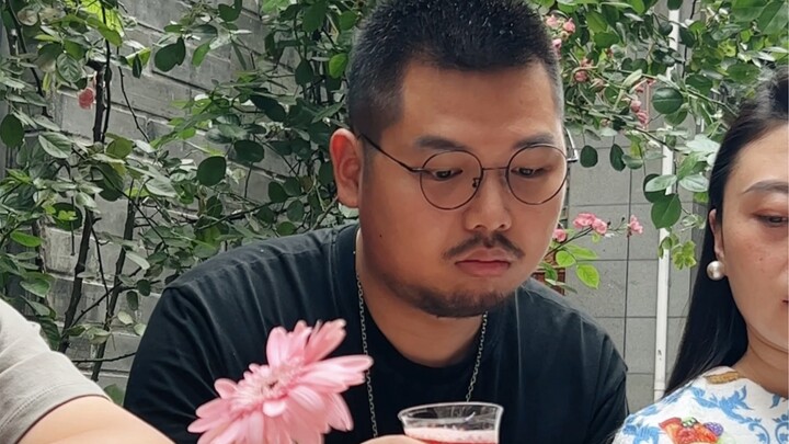 Dulu pria itu memang menipu orang seperti ini... wuwuwu.