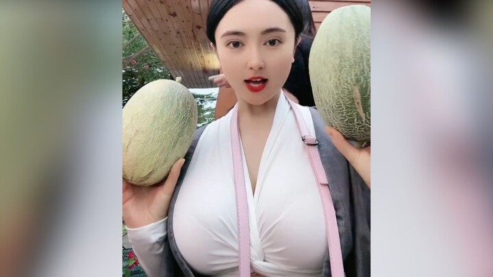 Big sister, is your melon ripe?
