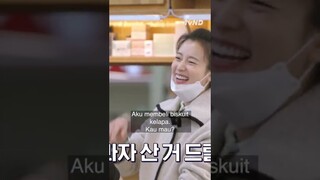 Aku penggemarmu  Boleh aku memelukmu sekali saja  #Hanhyojoo #Kimhyesoo #shorts