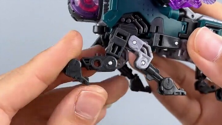 The gadget seems to be able to fly? 52toys BB-62 Dragonfly Fluttering Wings Unboxing and Play Sharin