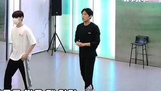 【พัคอูจิน】ไม่ใช่แค่ศิลปินของคุณ แต่ยังเป็นครูสอนเต้นที่ขาดไม่ได้! ท่องท่าเต้นทั้งหมดจนขึ้นใจ ค่อยๆ ส