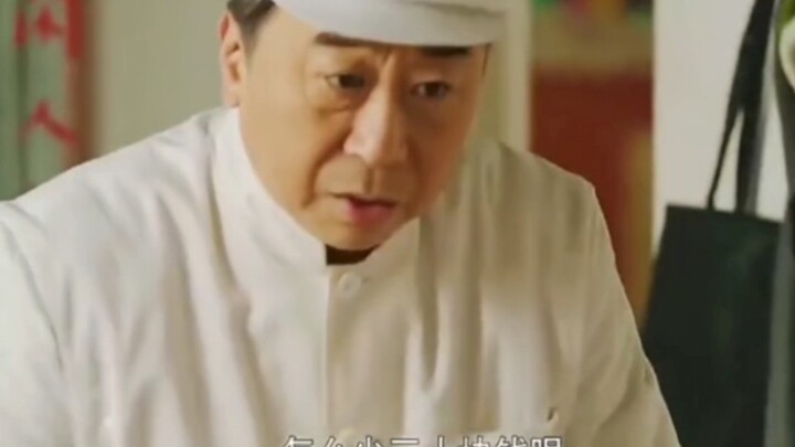 Bếp ăn có lắm chuyện: công nhân ăn rau uống canh, con cái lãnh đạo toàn thịt cá thịnh soạn.