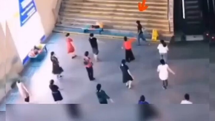 This guy’s speed is insane! [Lightbulb moment]