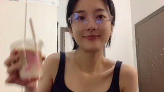 บันทึกของหญิงสาวที่สวมแว่นตา