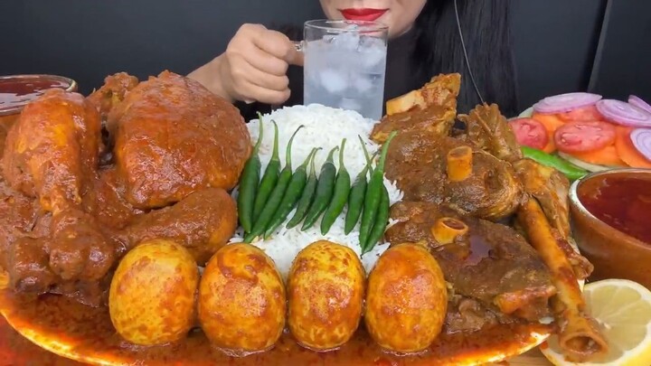吃辣味整鸡咖喱、羊肉咖喱、鸡蛋咖喱，配白米饭和沙拉 ASMR EATING SPICY WHOLE CHICKEN MUTTON EGG CURRY WITH RICE AND SALAD
