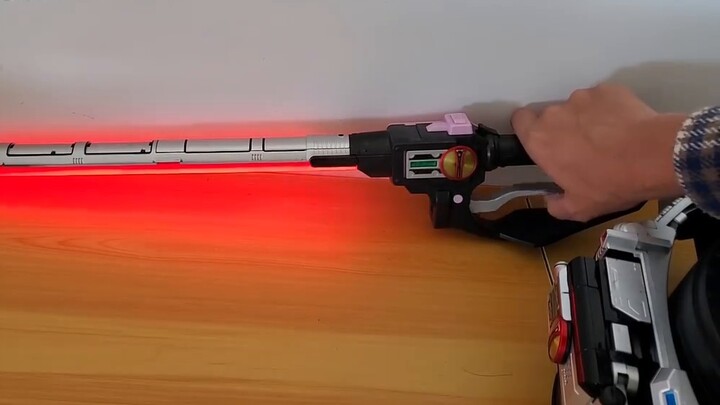 การแสดงเอฟเฟกต์เสียงดาบมอเตอร์ไซค์ faiz รุ่นสีขาวในประเทศ