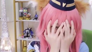 Sister Zhou was shy and covered her face while watching "Real Men" and spitting out sweet words. Thi