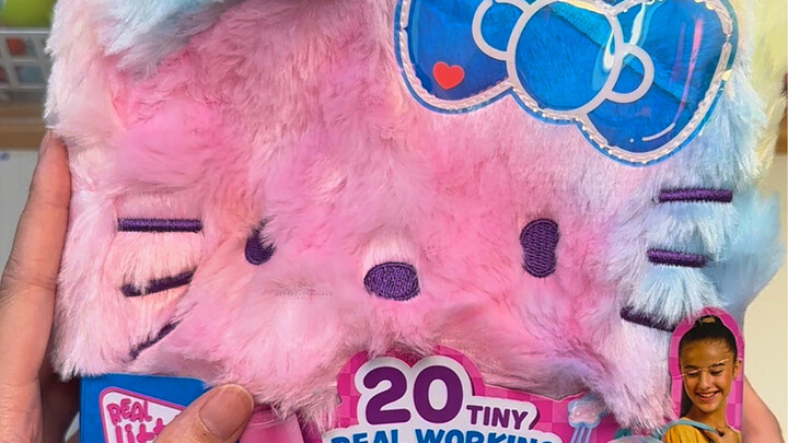 حزمة المفاجآت بمناسبة الذكرى الخمسين لـ Hello Kitty — اشتريتها، فلا تفوّتوا الفرصة!