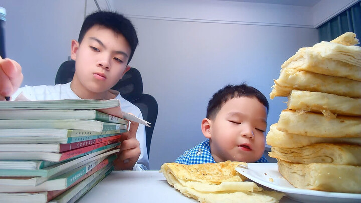 Người đọc sách còn chưa than mệt, người kèm học đã đuối trước rồi～