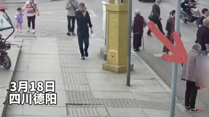 في 18 مارس، في ديانغ بمقاطعة سيتشوان، انحرفت عربة ذات ثلاث عجلات عن السيطرة واندفعت نحو رجل مسن. وفي