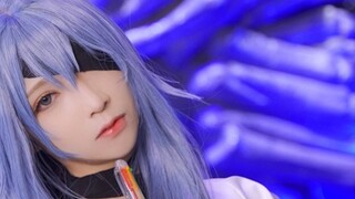 Caught a girl dancing at the CP28 Comic Exhibition?! A girl as sweet as water!