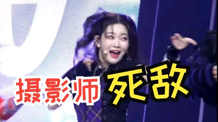 “Photographer Loses Their Idol During a Live Shoot—Did They Also Lose Their Job?”